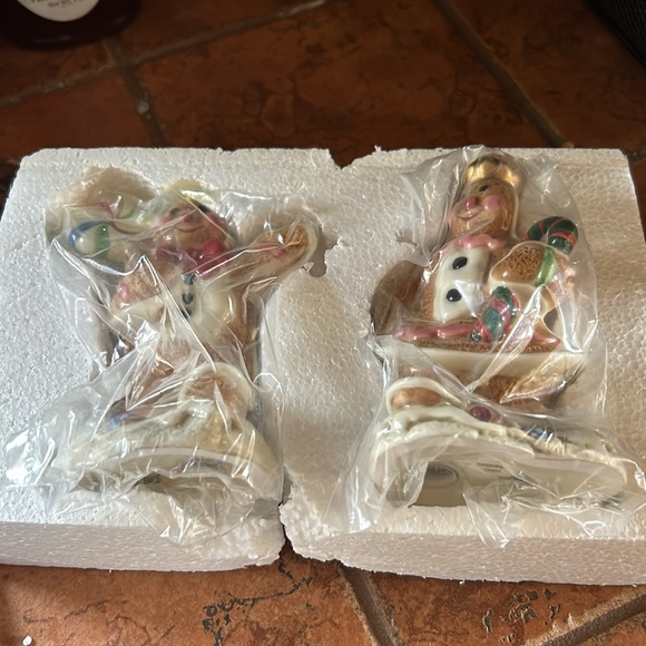 Fitz and Floyd Ginger Bread Salt & Pepper Shakers - Picture 8 of 8